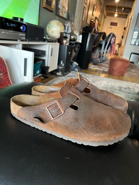 Photo by WaxDaddy on December 4, 2022 of the Birkenstock Boston in Mink Suede.