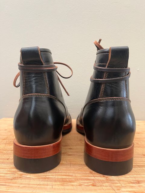Photo by bootsnpoems on October 1, 2023 of the Jakkrabbits Field Boots in Shinki Black Teacore Horsebutt.