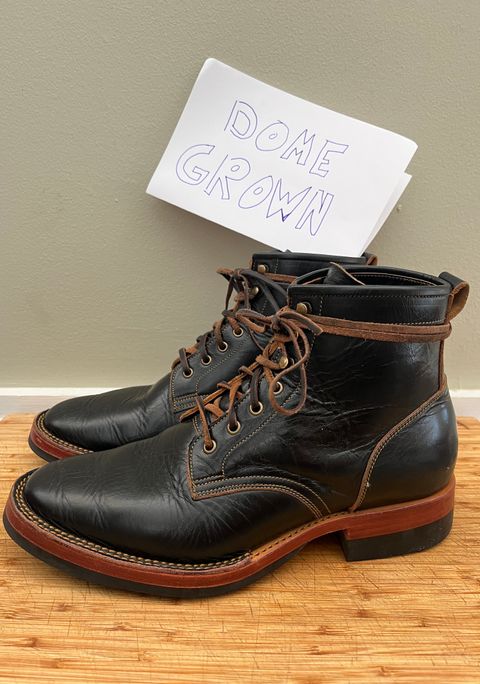 Photo by bootsnpoems on November 1, 2023 of the Jakkrabbits Field Boots in Shinki Black Teacore Horsebutt.