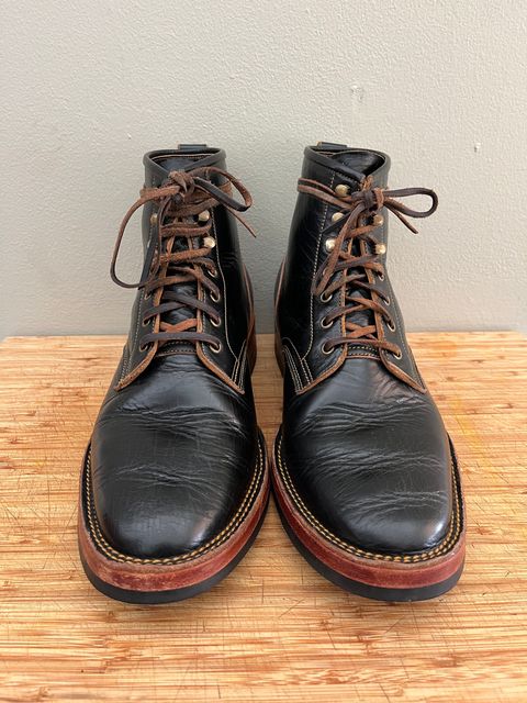 Photo by bootsnpoems on December 3, 2023 of the Jakkrabbits Field Boots in Shinki Black Teacore Horsebutt.