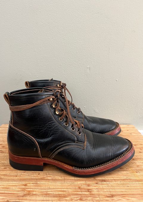 Photo by bootsnpoems on December 3, 2023 of the Jakkrabbits Field Boots in Shinki Black Teacore Horsebutt.