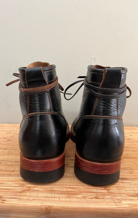 Photo by bootsnpoems on January 2, 2024 of the Jakkrabbits Field Boots in Shinki Black Teacore Horsebutt.