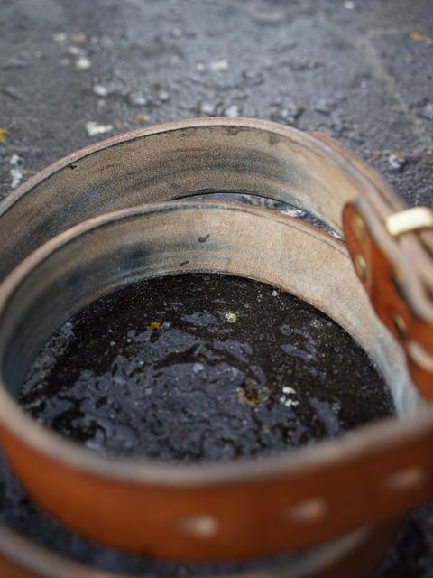 Photo by germanshoeguy on January 2, 2026 of the Self-Made Belt in J&FJ Baker Oak Bark Bridle Butt Cross Hatch Dark Stein.