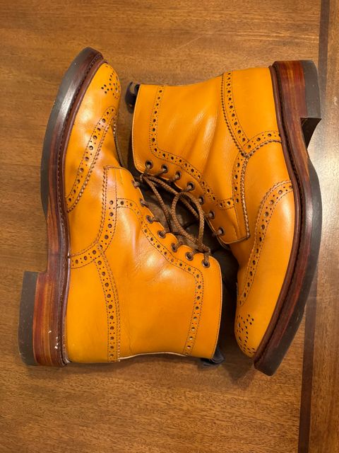 Photo by ridepaso on February 22, 2024 of the Tricker's Stow Country Boot in Acorn Antique.