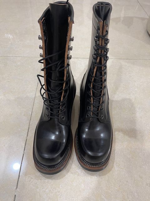 Photo by Vinh on November 2, 2023 of the Quan Shoemaker Unknown Model in Maryam Black Horsebutt.
