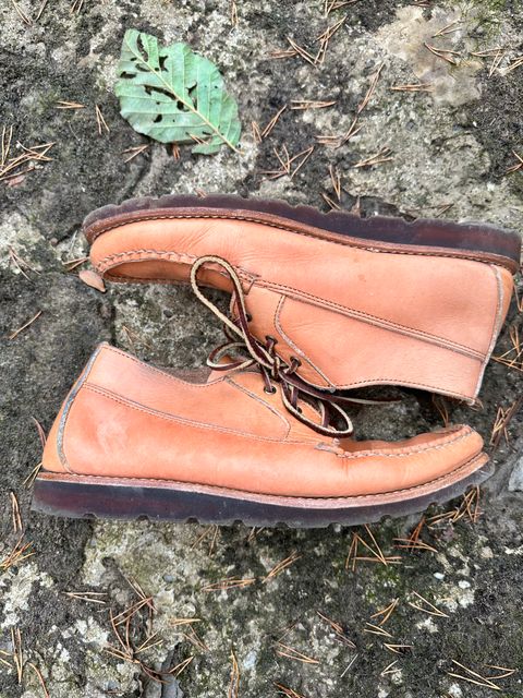 Photo by swampdonkey on November 8, 2022 of the Rancourt & Co. Acadia Chukka in Horween Natural Essex.