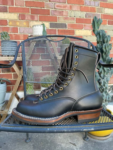 Photo by 32oz_denim on October 1, 2022 of the White's Bounty Hunter in Horween Black Chromexcel Horsebutt.