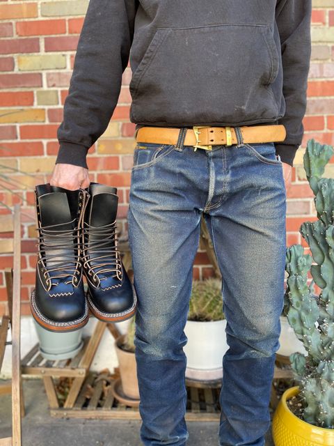 Photo by 32oz_denim on October 1, 2022 of the White's Bounty Hunter in Horween Black Chromexcel Horsebutt.