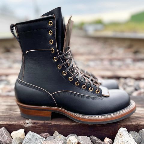 Photo by 32oz_denim on October 8, 2022 of the White's Bounty Hunter in Horween Black Chromexcel Horsebutt.
