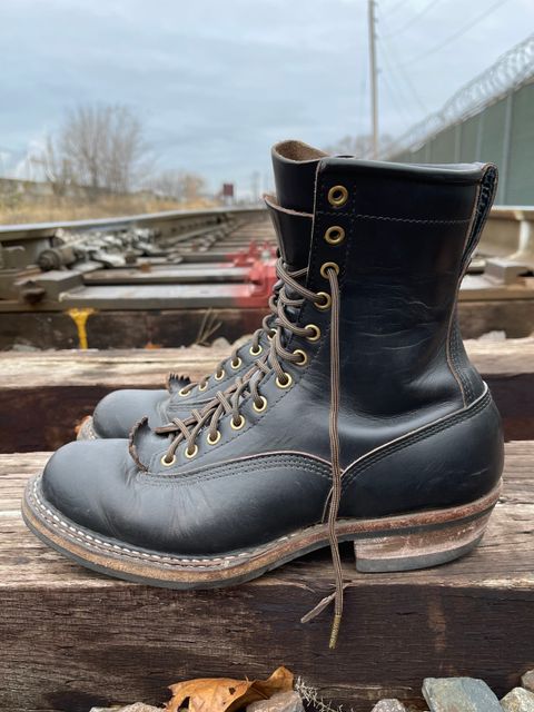 Photo by 32oz_denim on December 5, 2022 of the White's Bounty Hunter in Horween Black Chromexcel Horsebutt.