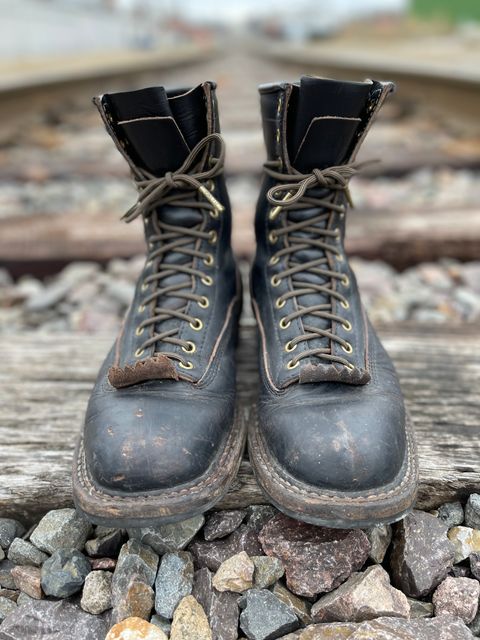 Photo by 32oz_denim on January 4, 2023 of the White's Bounty Hunter in Horween Black Chromexcel Horsebutt.