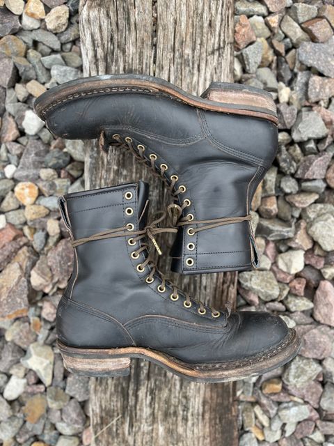 Photo by 32oz_denim on January 4, 2023 of the White's Bounty Hunter in Horween Black Chromexcel Horsebutt.