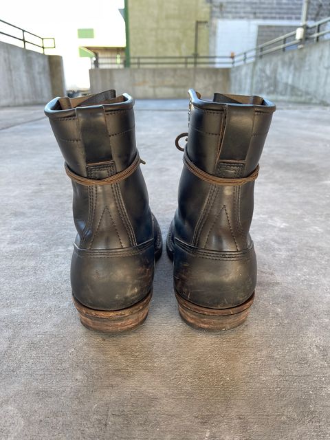 Photo by 32oz_denim on February 3, 2023 of the White's Bounty Hunter in Horween Black Chromexcel Horsebutt.