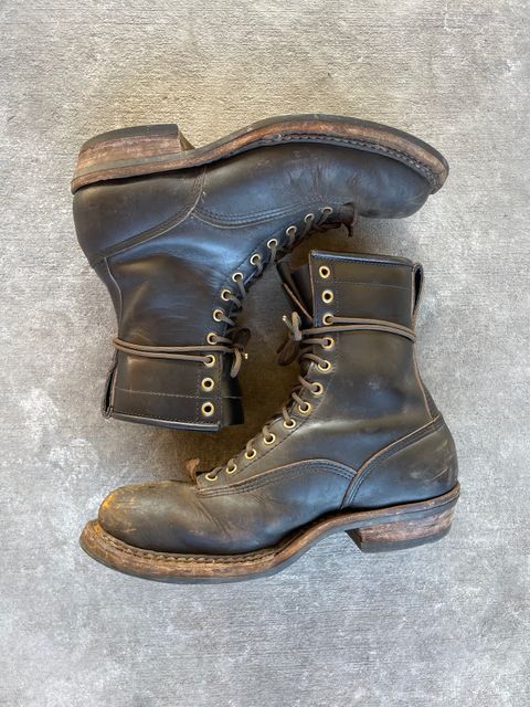 Photo by 32oz_denim on February 3, 2023 of the White's Bounty Hunter in Horween Black Chromexcel Horsebutt.