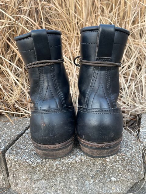 Photo by 32oz_denim on March 5, 2023 of the White's Bounty Hunter in Horween Black Chromexcel Horsebutt.