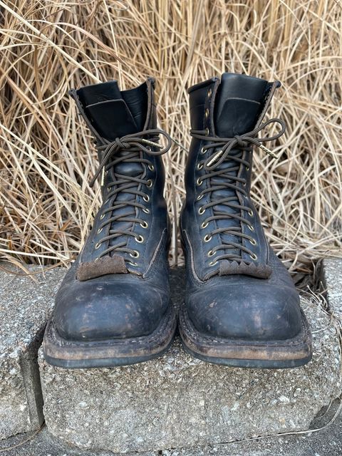 Photo by 32oz_denim on March 5, 2023 of the White's Bounty Hunter in Horween Black Chromexcel Horsebutt.
