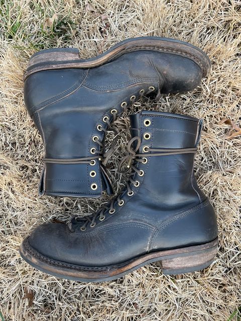 Photo by 32oz_denim on March 5, 2023 of the White's Bounty Hunter in Horween Black Chromexcel Horsebutt.