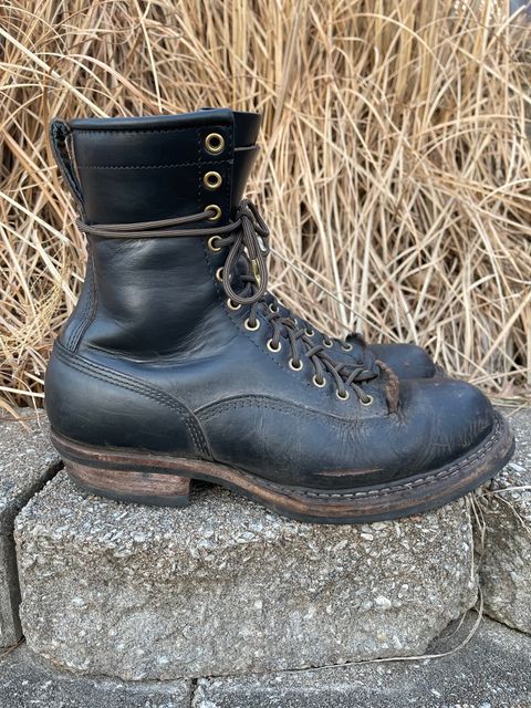 Photo by 32oz_denim on March 5, 2023 of the White's Bounty Hunter in Horween Black Chromexcel Horsebutt.