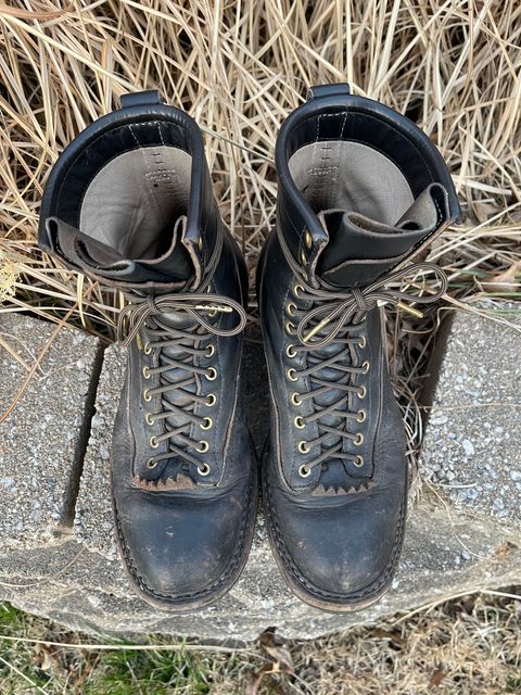 Photo by 32oz_denim on March 5, 2023 of the White's Bounty Hunter in Horween Black Chromexcel Horsebutt.