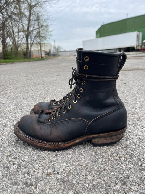 Photo by 32oz_denim on April 5, 2023 of the White's Bounty Hunter in Horween Black Chromexcel Horsebutt.