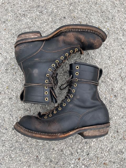 Photo by 32oz_denim on April 5, 2023 of the White's Bounty Hunter in Horween Black Chromexcel Horsebutt.