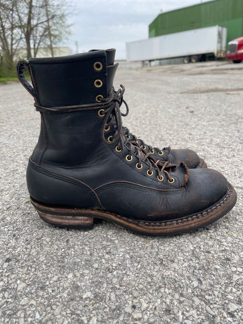 Photo by 32oz_denim on April 5, 2023 of the White's Bounty Hunter in Horween Black Chromexcel Horsebutt.
