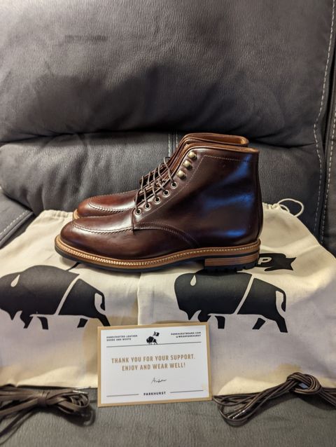 Photo by weltventurer on October 6, 2022 of the Parkhurst The Niagara in Mahogany Full Grain.