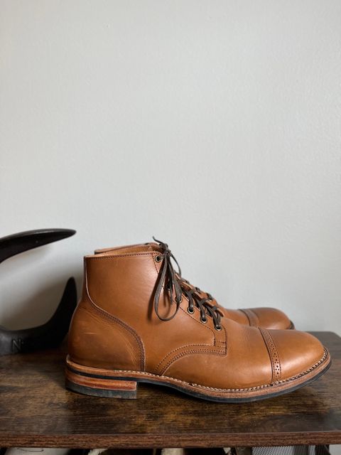 Photo by brogued on December 2, 2023 of the Viberg Service Boot BCT in Horween Bourbon Workshoe Butt.
