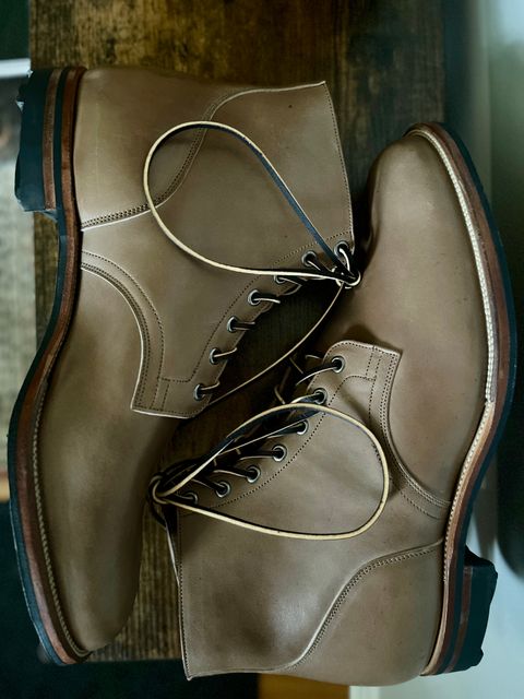 Photo by brogued on October 1, 2024 of the Viberg Service Boot in Maryam Taupe TPR Horsebutt.