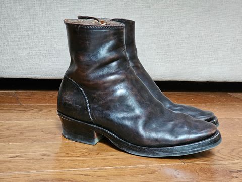 Photo by vintagekeys on July 7, 2025 of the Briselblack The Stride 'Type 2' in Toscanello Waxed Horsebutt Maryam Tannery overdyed Black.