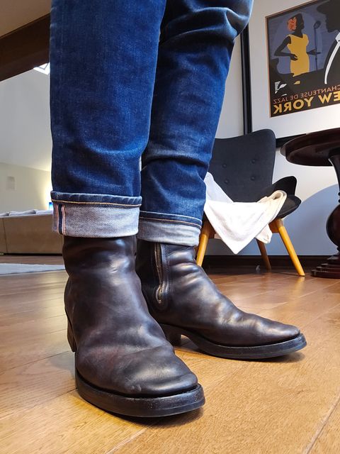Photo by vintagekeys on January 10, 2026 of the Briselblack The Stride 'Type 2' in Toscanello Waxed Horsebutt Maryam Tannery overdyed Black.