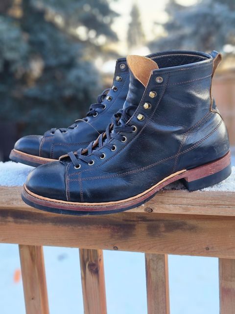 Photo by hosekileather on January 4, 2026 of the Jakkrabbits Monkey Boot in Shinki Black Teacore Horsebutt.