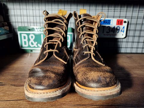 Photo by farroyo81 on April 4, 2024 of the Tricker's Burford Plain Derby Boot in Horween Java Waxed Flesh.