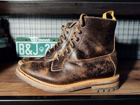 Photo by farroyo81 on April 4, 2024 of the Tricker's Burford Plain Derby Boot in Horween Java Waxed Flesh.