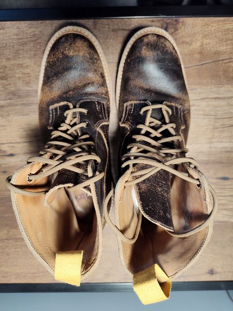 Photo by farroyo81 on April 4, 2024 of the Tricker's Burford Plain Derby Boot in Horween Java Waxed Flesh.