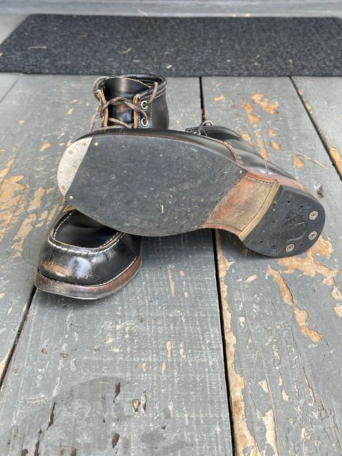 Photo by bankrobber on April 1, 2025 of the Red Wing 9874 in S.B. Foot Black Klondike.