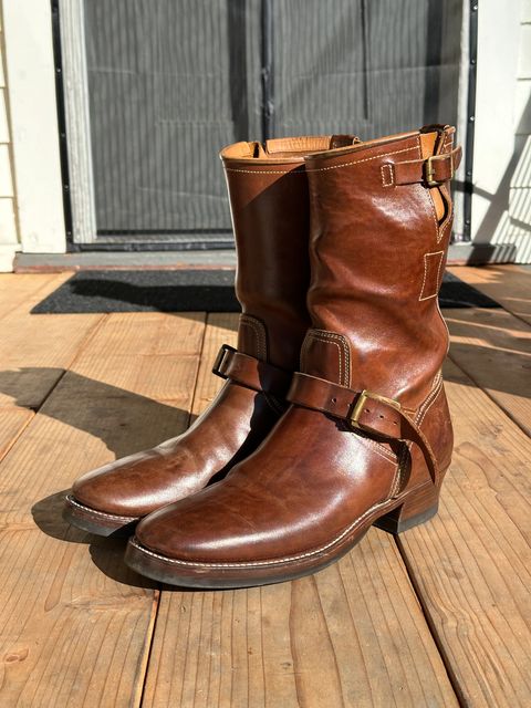 Photo by bankrobber on December 1, 2025 of the Clinch Engineer Boots 11-Inch Height in Natural Horsebutt.