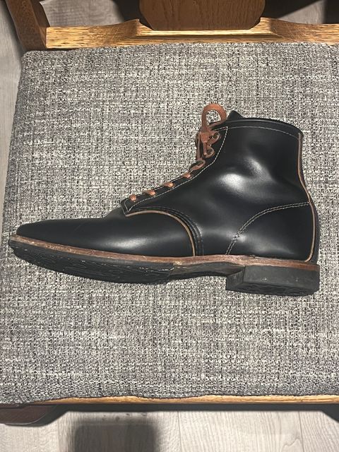 Photo by kaijucowboy on December 6, 2025 of the Red Wing Beckman Flatbox in S.B. Foot Black Klondike.