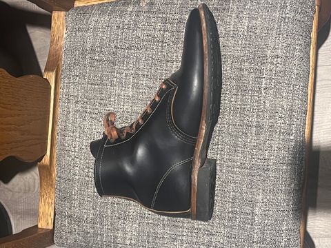 Photo by kaijucowboy on December 6, 2025 of the Red Wing Beckman Flatbox in S.B. Foot Black Klondike.