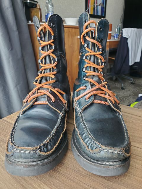 Photo by icarusflies95 on March 5, 2023 of the Yuketen Superior Short Hunt Boots in Horween Navy Shell Cordovan.