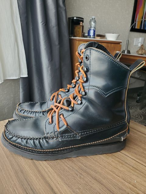 Photo by icarusflies95 on March 5, 2023 of the Yuketen Superior Short Hunt Boots in Horween Navy Shell Cordovan.