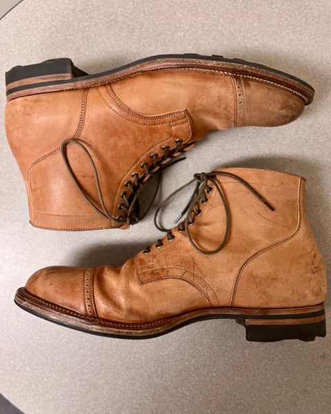 Photo by CellBlaster on December 5, 2023 of the Viberg Service Boot BCT in Horween Natural Crust Double Cordovan.