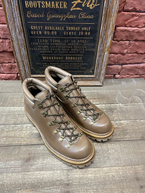 Photo by User1 on June 13, 2025 of the Master Zuo Custom Model in Horween Natural Chromexcel.