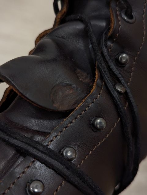 Photo by User1 on April 21, 2025 of the Nicks Custom Model in Wickett & Craig Walnut Double Stuffed.