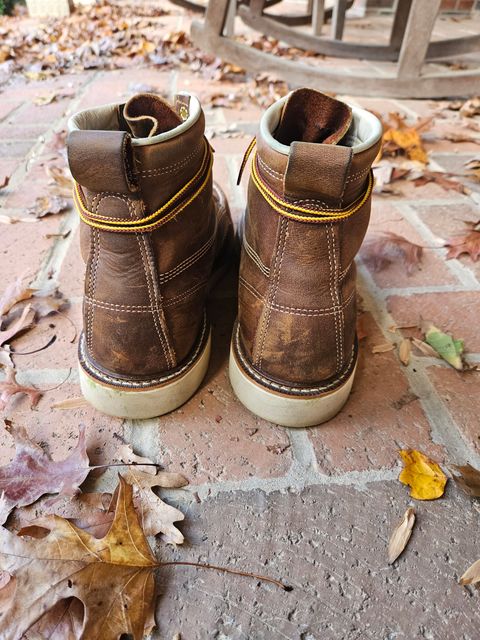 Photo by bars_grover23 on November 4, 2023 of the Thorogood American Heritage 6" Moc Toe in Seidel Trail Crazy Horse.