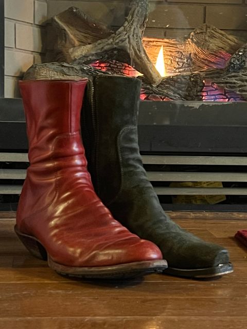 Photo by Tillman on December 25, 2025 of the Self-Made Custom Model in Conceria Puccini Attilio Red Maremma.