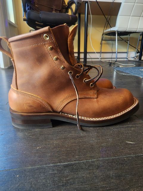Photo by squairpants on October 1, 2022 of the Nicks Falcon in Horween Orange Predator.