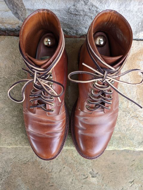 Photo by zombiedanting on December 6, 2022 of the Grant Stone Edward Boot in Horween Honey Glazed Shell Cordovan.