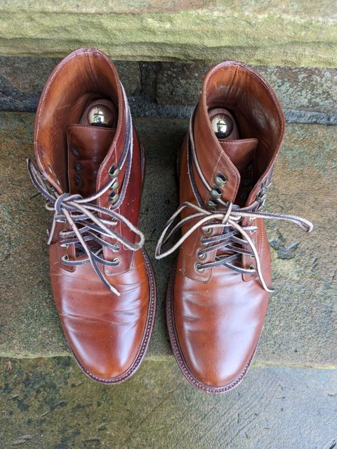 Photo by zombiedanting on January 6, 2023 of the Grant Stone Edward Boot in Horween Honey Glazed Shell Cordovan.