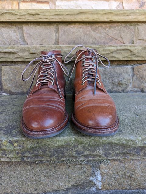 Photo by zombiedanting on February 6, 2023 of the Grant Stone Edward Boot in Horween Honey Glazed Shell Cordovan.